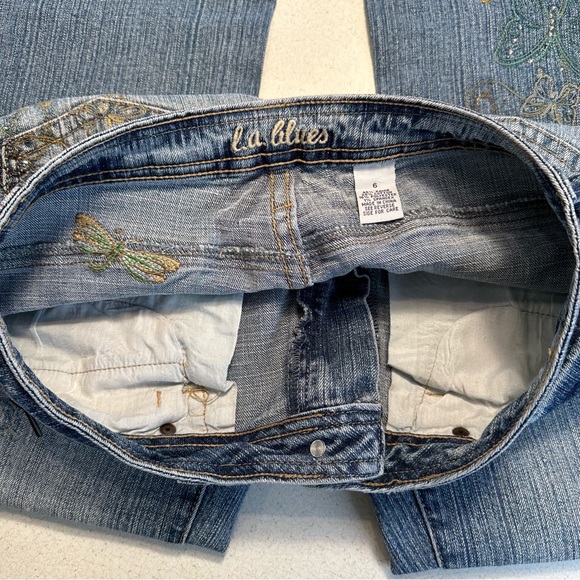 LA Blues Bootcut Jeans Butterfly Embroidered Rhinestones Light Blue Wash Size 6 - Picture 12 of 14